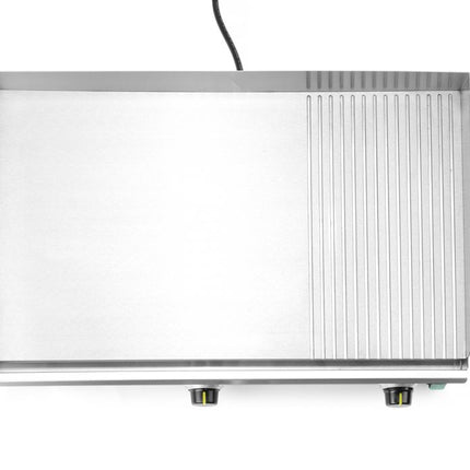 HENDI Grillplatte 1 / 3 gerillt – Kitchen Line – 230 V / 3500 W – 697 × 474 × H 241 mm – Detailansicht