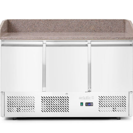 Arktic Pizzatisch – dreitürig mit Aufsatzkühlvitrine 380+40 l – 254 l – 230 V / 400 W – 700 × 1400 × 943 mm – Produktansicht