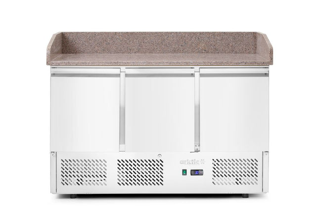 Arktic Pizzatisch – dreitürig mit Aufsatzkühlvitrine 380+40 l – 254 l – 230 V / 400 W – 700 × 1400 × 943 mm – Produktansicht