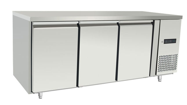 Arktic Kühltheke dreitürig 420 L – Profi Line – 334 l – 230 V / 400 W – 700 × 1795 × H 839 mm – Produktansicht