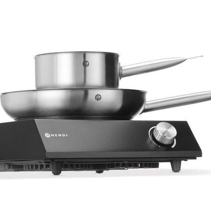HENDI Set: Induktionskocher 3500 W + Stielkasserolle + Bratpfanne – 230 V / 3500 W – Schwarz – 320 × 395 × H 95 mm – Detailansicht 3