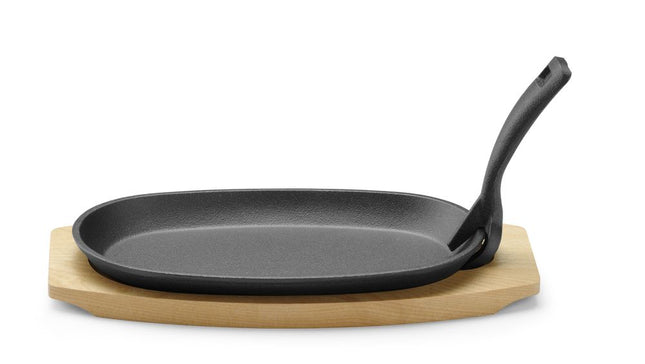 HENDI Gusseisenplatte mit Holzunterlage und Griff – Oval – Schwarz – 280 × 143 × H 33 mm – Produktansicht