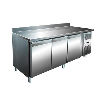 VIP Kühltisch mit 3 Türen und Aufkantung -2 bis +8°C 1.795x600x960 mm von A & S Gastro – Kühltische für die Gastronomie