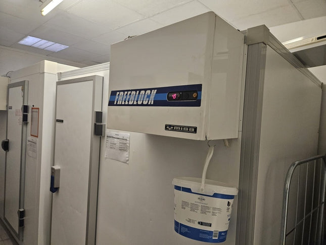 Kühlzelle Mísa komplett mit Aggregat gebraucht 2,13x2,13x1,73m - Salmgastro Onlineshop - 8176313 - Salmgastro Onlineshop -