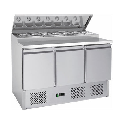 Saladette mit eingebauter Kühlung GN 1/3 | 3 Türen | Volumen: 333 Liter | 1365 x 700 x 1002 mm von A & S Gastro – Kühltische für die Gastronomie
