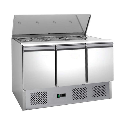 Saladette mit eingebauter Kühlung | 3 Türen | Volumen: 333 Liter | 1365 x 700 x 875 mm von A & S Gastro – Kühltische für die Gastronomie