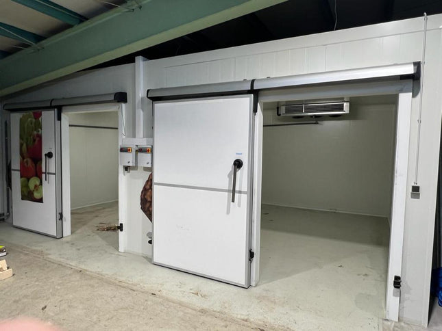 Kühlzelle Komplett mit 2 Schiebetüren, Dach und Kühlaggregat 8x5,5x3m - Salmgastro Onlineshop-Kühlzelle_1-Salmgastro Onlineshop-